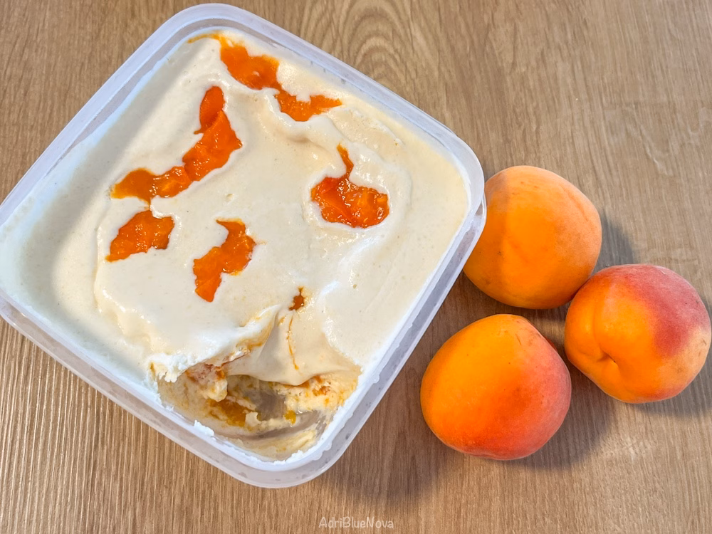 Cremiges Aprikosen-Honig-Eis ohne Eismaschine