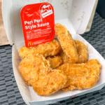 garlic pepper chicken mcnuggets peri peri style sauce mit mecces um die welt