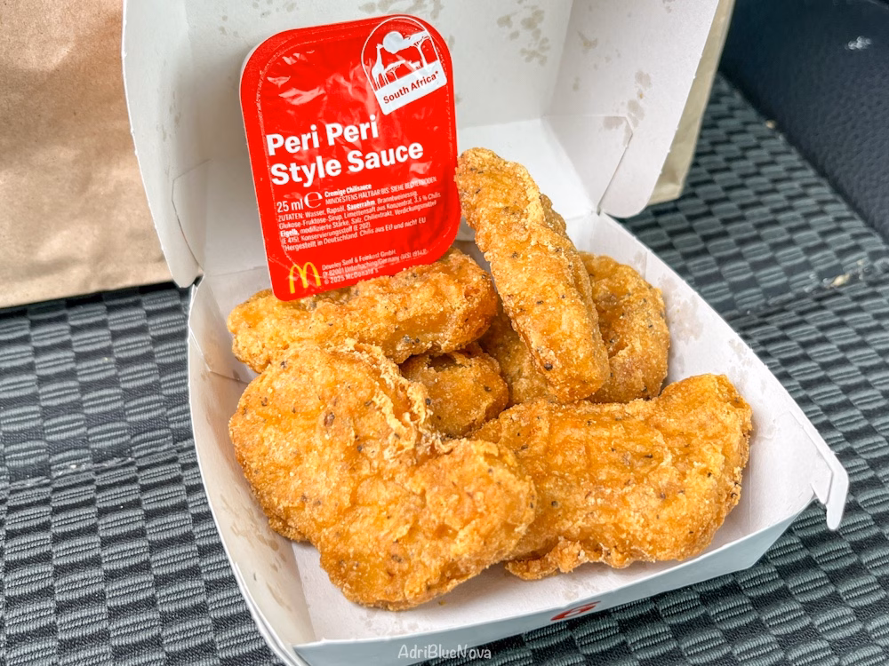 Garlic Pepper Chicken McNuggets & Peri Peri Style Sauce | Mecces um die Welt Review