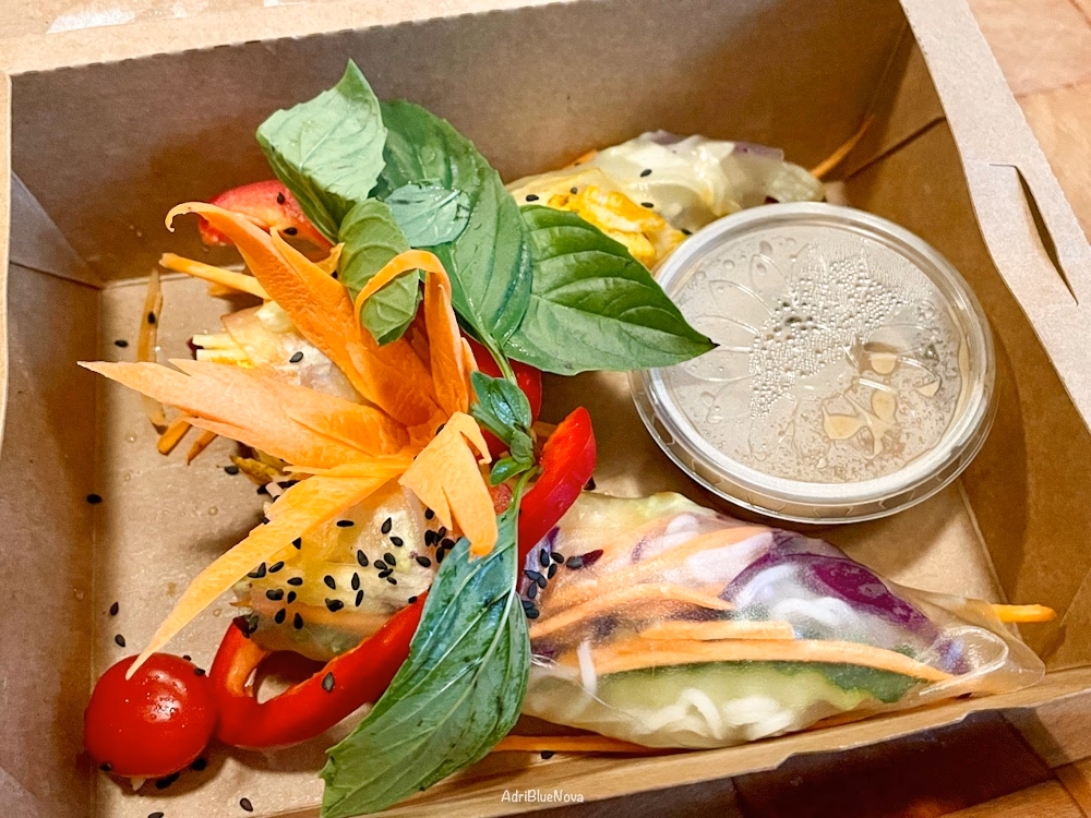 Sommerrolle mit Tofu und Erdnuss Dip zum mitnehmen Van Dat Meckenbeuren Asia Thai Restaurant