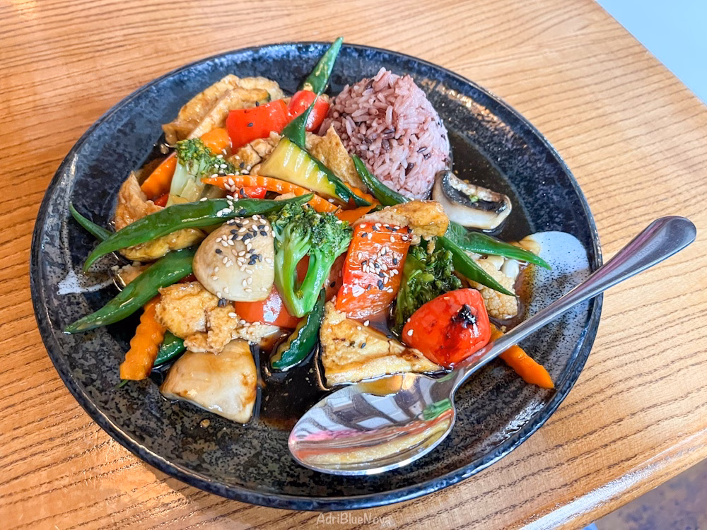 Wok Gemüse mit Tofu in Teriyaki Sauce