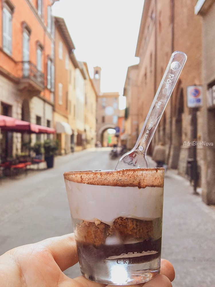 Tiramisu to go in Imola bei GIOELIA Cremeria Tiramisu in Imola