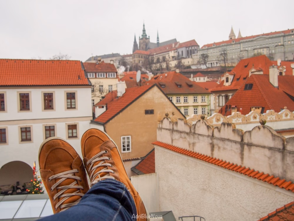 Diese Luxushotels in Tschechien wurden mit dem MICHELIN Key ausgezeichnet Ausblick vom Hotel auf die Prager Burg Augustine The Luxury Collection Prag